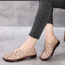 Load image into Gallery viewer, Breathable and comfortable mother's shoes with a soft and non-slip sole