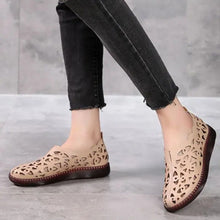 Load image into Gallery viewer, Breathable and comfortable mother's shoes with a soft and non-slip sole