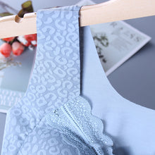 Load image into Gallery viewer, Women's Thin Wireless Side Push Up Large Size Bra