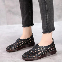 Load image into Gallery viewer, Breathable and comfortable mother's shoes with a soft and non-slip sole