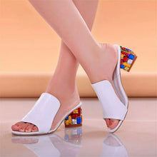 Load image into Gallery viewer, 2024 Zapatos de tacón de piel de cocodrilo con piedras en relieve
