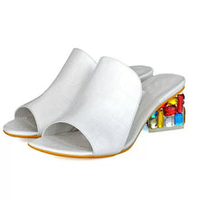 Load image into Gallery viewer, 2024 Zapatos de tacón de piel de cocodrilo con piedras en relieve
