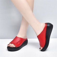 Load image into Gallery viewer, Zapatos de suela blanda realzados de suela gruesa de cuero suave Zapatilla de boca de pez
